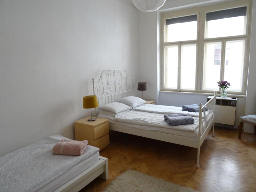 Garden Apartment On Art Nouveau Street In Central Prag Exterior foto
