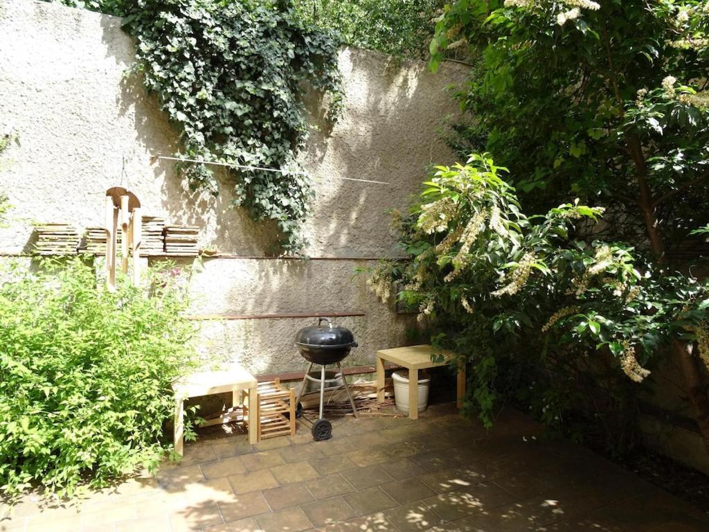 Garden Apartment On Art Nouveau Street In Central Prag Exterior foto